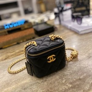 Meet your Posher, Liz